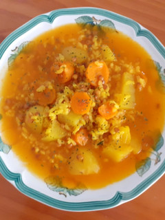 Una foto de Lentejas con arroz y verduras