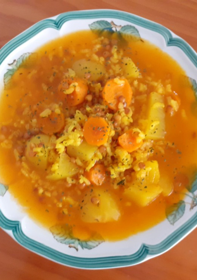 Una foto de Lentejas con arroz y verduras