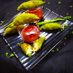 A picture of Chilli Cheese Bonda.