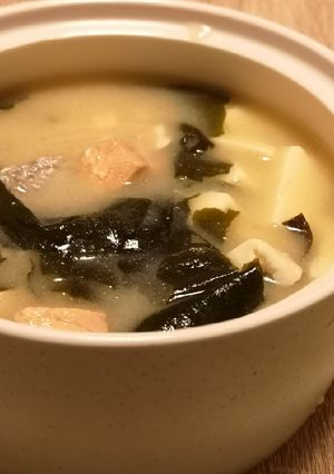 ［影音］鮭魚味噌湯 的食譜成品照片