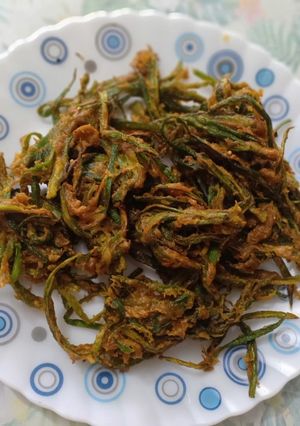 A picture of Kurkuri Bhindi Fry/ Deep Fried Crunchy Okra slices.