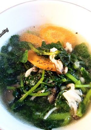 Hình của món Canh Xà Lách Xoang Nấm Shimeji (nấm hải sản)/ Watercress Soup w Shimeji Mushroom.