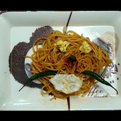 A picture of Chow Mein nest.