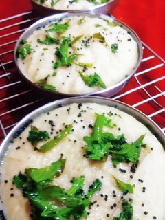 सूजी का खट्टा मीठा ढोकला(suji ka khatta meetha dhokla recipe in hindi) रेसिपी मुख्य फोटो
