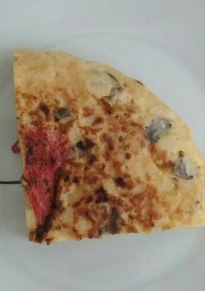 Una foto de Tortilla de patata con cebolla, champiñones y pimiento