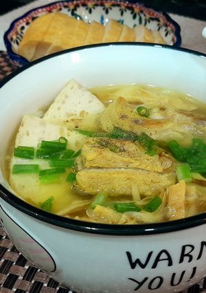 Hình của món Bún sườn nấu măng khô.