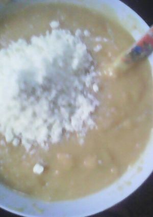 A picture of Custard with soya beans and milk.