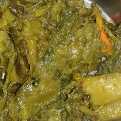 A picture of Palak with mix vegetable.