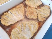 Una foto de pechuga de pollo al horno
