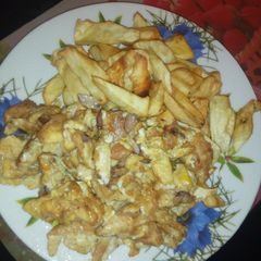 A picture of Fried potatoes nd egg.