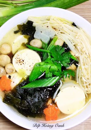Hình của món Canh Rong Biển Nấm Thập Cẩm Chay.