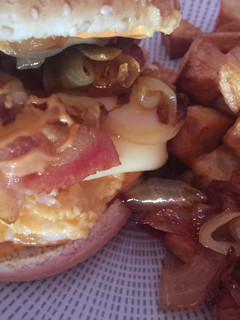 Una foto de Hamburguesa con huevo