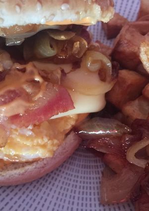 Una foto de Hamburguesa con huevo