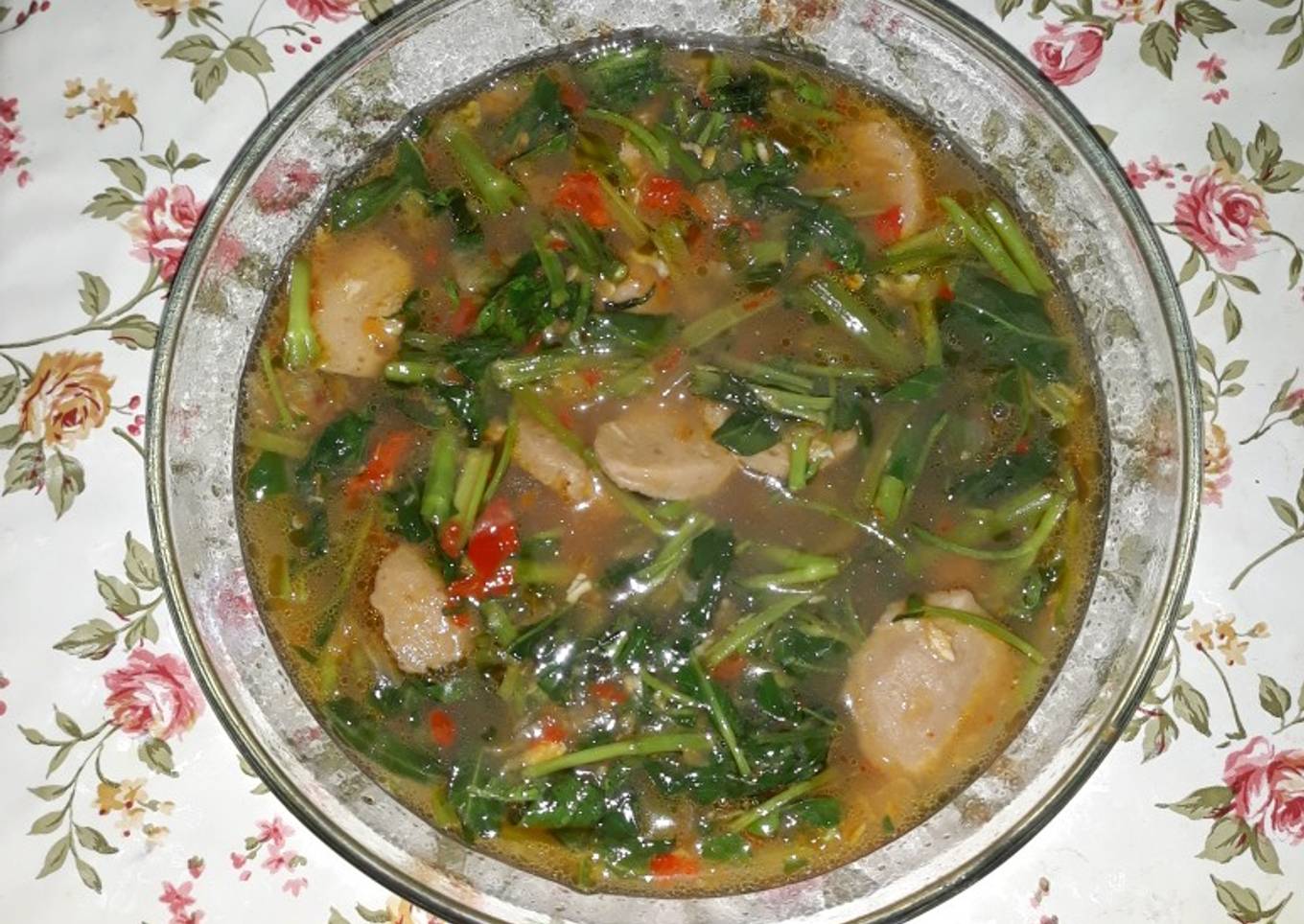 Tumis kangkung bakso saous tiram ala mama ina