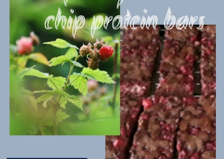 Raspberry chocolate chip protein bars