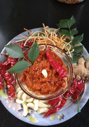 A picture of Spicy Schezwan Sauce (Chutney).