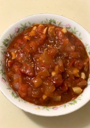 A picture of Home made pasta sauce.