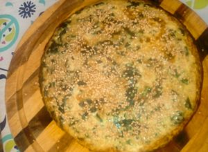 Una foto de Tortilla de espinaca, cebolla y trigo bulgur 💚👏👏😊