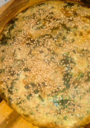 Una foto de Tortilla de espinaca, cebolla y trigo bulgur 💚👏👏😊