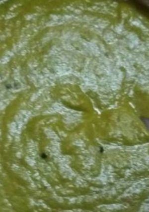 A picture of Green chutney.