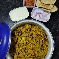 Vegetable pulao in pressure cooker A picture of Vegetable pulao in pressure cooker.