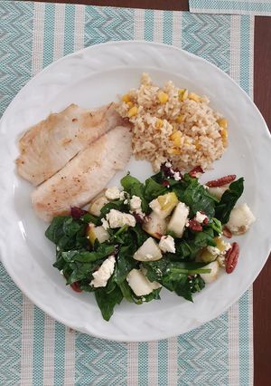 Una foto de Ensalada de espinacas agridulce