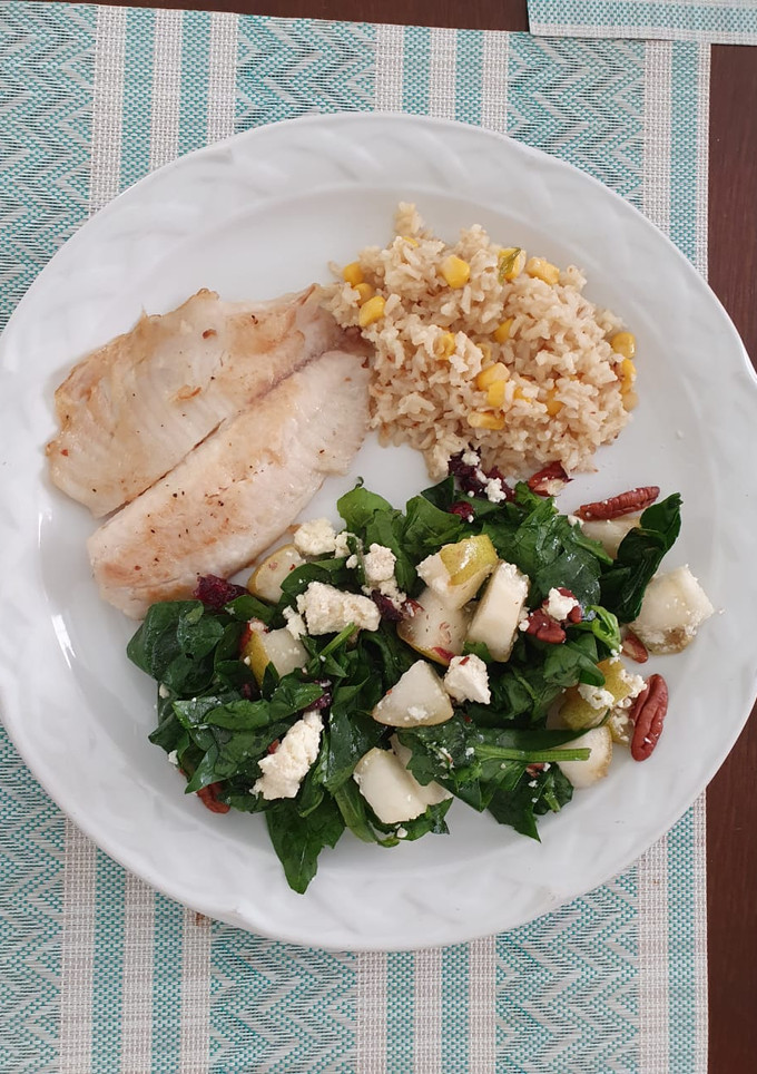 Una foto de Ensalada de espinacas agridulce