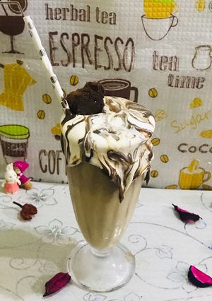 A picture of Leftovers brownie/ chocolate cake shake.