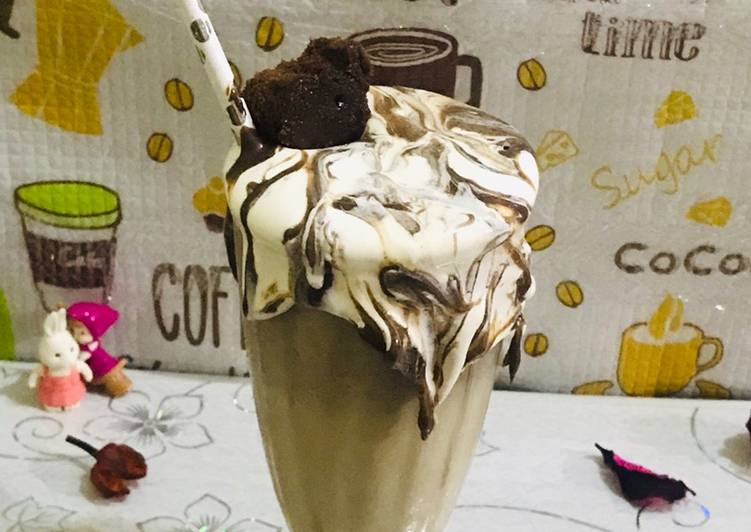 Leftovers brownie/ chocolate cake shake Leftovers brownie/ chocolate cake shake