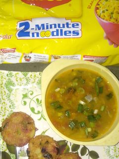 મેગી રગડા પેટીસ (Maggi Ragda Pattice Recipe In Gujarati) રેસીપી મુખ્ય ફોટો