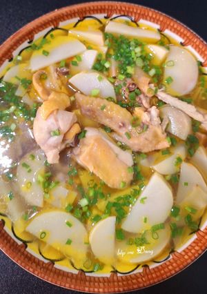 Hình của món Canh gà nấu măng.