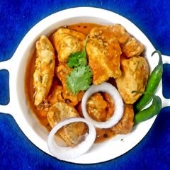 A picture of Makhani chicken.
