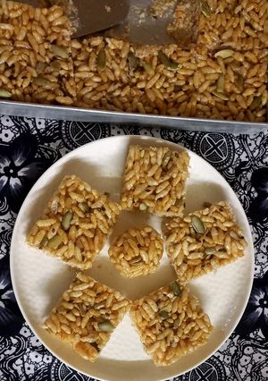 A picture of Pumpkin seeds & puffed rice chikki.