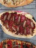 Coca de Recapta 2: Butifarra, Cebolla Caramelizada y Pimientos del Piquillo