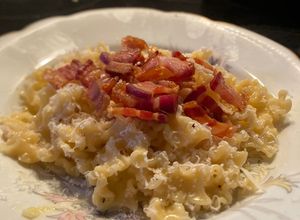 Una foto de Carbonara de torreznos