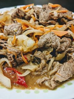 開運黃金泡菜炒牛肉 的食譜成品照片