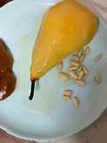 Peras con salsa toffee