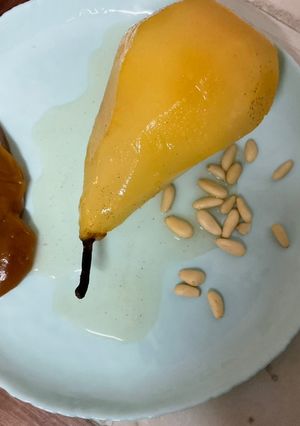 Una foto de Peras con salsa toffee