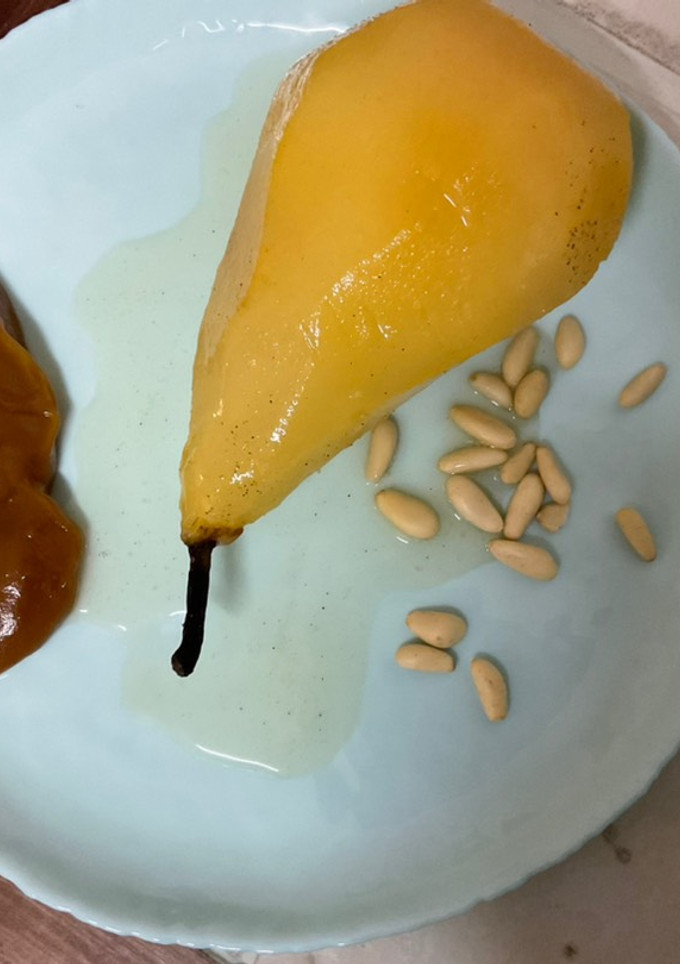 Una foto de Peras con salsa toffee