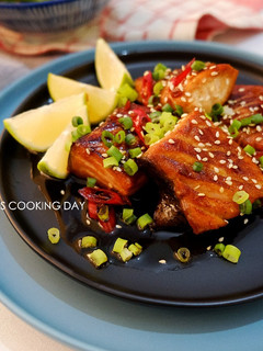 鹹中帶甜蜜汁照燒鮭魚 的食譜成品照片