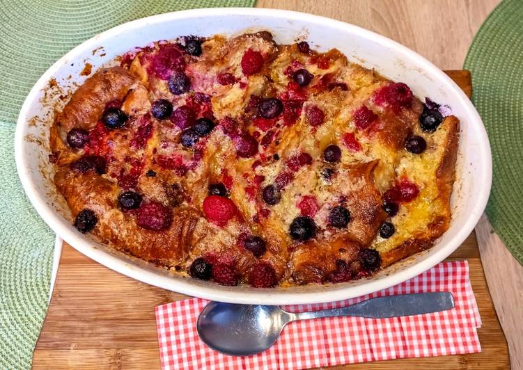 EMPFOHLEN! Wie man 🥐 Croissant - Auflauf mit gemischten                         Beeren/Früchten  🍓