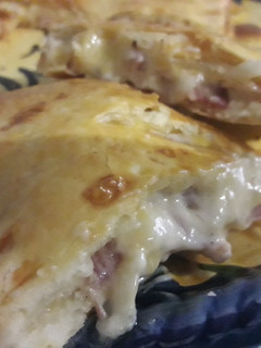 Una foto de Empanada Carbonara