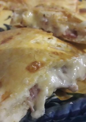 Una foto de Empanada Carbonara