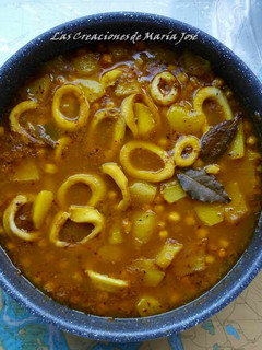 Una foto de Calamares con garbanzos