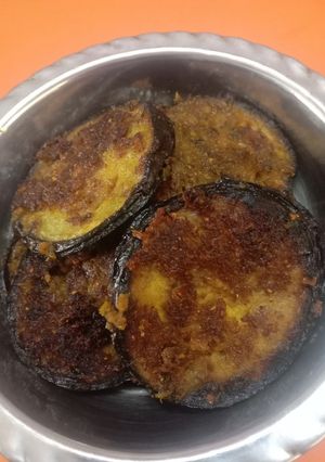 બેંગણ ભાજા(Begun Bhaja Recipe in Gujarati) રેસીપી મુખ્ય ફોટો