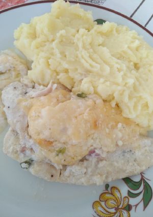 Füstölt sajtos, újhagymás, tejszínes csirkemell recept fotója
