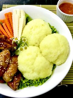 Hình của món Xôi gà cay Hàn quốc.