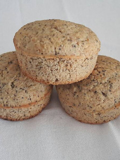 Una foto de Bizcocho /muffins de limón y semillas de amapola