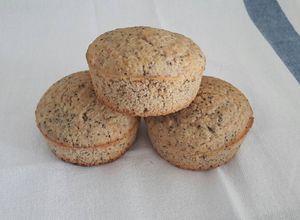 Una foto de Bizcocho /muffins de limón y semillas de amapola