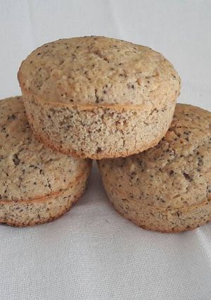 Una foto de Bizcocho /muffins de limón y semillas de amapola